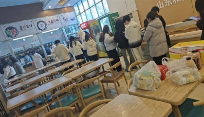 济南大学一食堂档口拒绝煮泡面涨价,被同行威胁后关门?学生投诉至市监局,校方回应