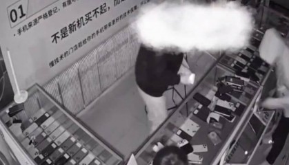 4名少年偷手机89部还发视频炫耀,店主:贼抓了又放,手机向谁要