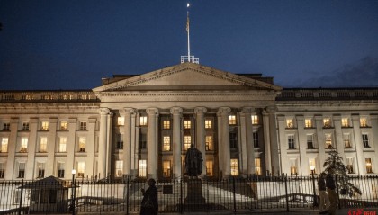 全球金融市场交易员通宵待命,将进行一场“蒙着眼睛在雷区进行的泥浆搏斗”