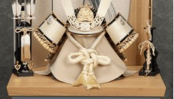 美媒:石破茂赠送特朗普价值近17万日元金色武士头盔,特朗普回赠其新书
