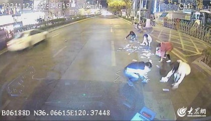 青岛深夜街头,上百页纸张撒满地,这群暖心人出手了……