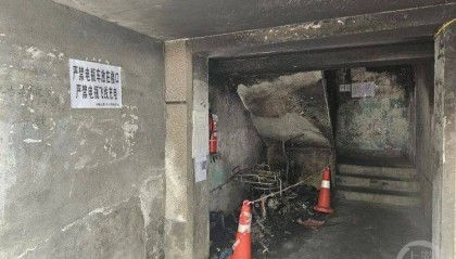 成都一小区电瓶车楼道“飞线充电”引发火灾，致一家四口1死2伤！涉事车主被刑拘