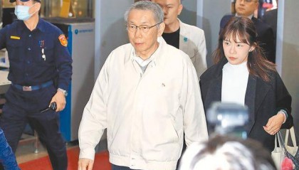 柯文哲遭绿营攻击!台媒:围剿“叛徒”不留情,民进党帮派化严重