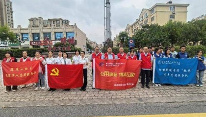 青岛西海岸公用事业集团能源公司广源党支部开展“共建文明社区 宣传供热缴费”活动