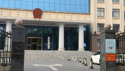 退休教师收百万“迁坟费”被诉敲诈案重审:律师继续作无罪辩护
