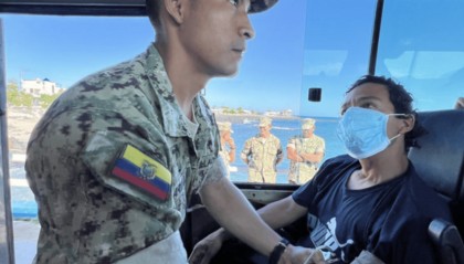 5渔民海上漂流50余天获救:船只失电通讯导航均失灵,靠喝雨水捕鱼得以幸存