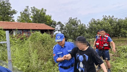 天津蓟州遭遇70年最大山洪,救援人员讲述:两人抱树求生,52人挤阁楼通过窗户转运
