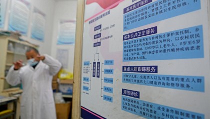 村医开卫生室年入近20万,村民买10块钱药也要讲价