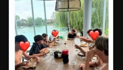 艳照门旺达给外人的裸照不慎流出,现男友得知后两人感情破裂