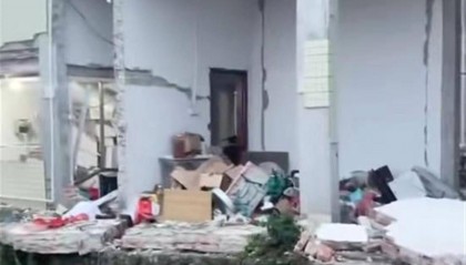 广东珠海一民房发生爆炸,墙体砖块散落一地,官方:暂无人员伤亡报告