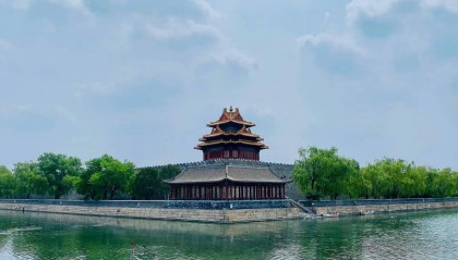 北京北海公园旅游包车一天大约多少钱人民币？4人去北京北海公园旅游要多少钱