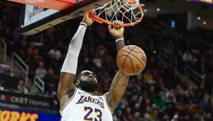 詹姆斯退役传闻引发湖人混乱,未来何去何从?