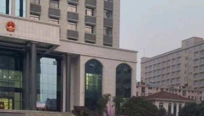 今日宣判!押送李铁的警车已进入法院