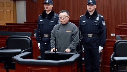 姚凯,在上海市静安区副区长、浦东新区副区长、上海市住建委主任等职上,受贿5632万