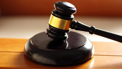 女子精神疾病发作持刀划伤丈夫被反杀 一审判决男子无期徒刑:非防卫行为,杀人故意坚决