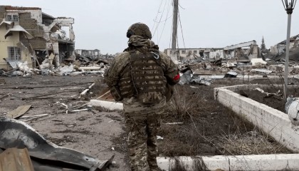 “一切都结束了”:乌克兰士兵回忆从库尔斯克撤退的经历