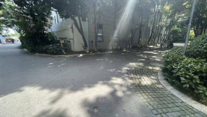 成都一小区内女童被私家车撞倒身亡:车辆拐弯时意外撞倒,物业已对外来车辆管控