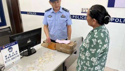 广西女子垃圾堆捡一堆黄金手镯,失主:价值近40万,员工误当垃圾丢弃