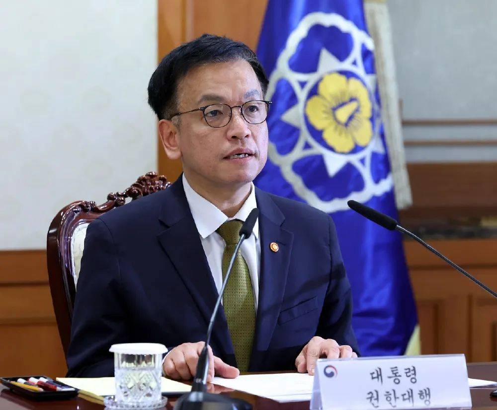 朔尔茨怼马斯克、马克龙道歉…全球领导人新年致辞里各有难念的经