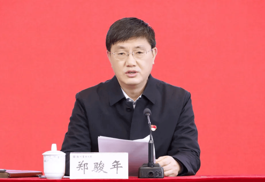 大学校长郑骏年、副校长王人颢、副校长徐开林，不到1个月全落马