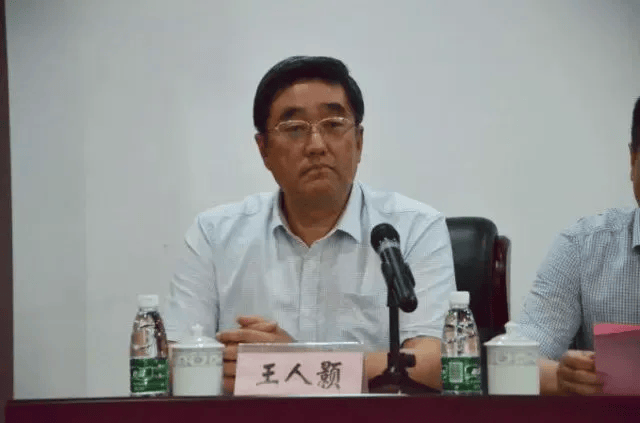 大学校长郑骏年、副校长王人颢、副校长徐开林，不到1个月全落马
