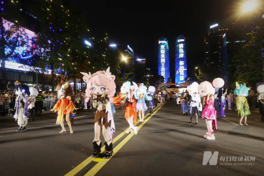 “超级黄金周”收官：“我到成都不是来旅游，而是短暂地生活”
