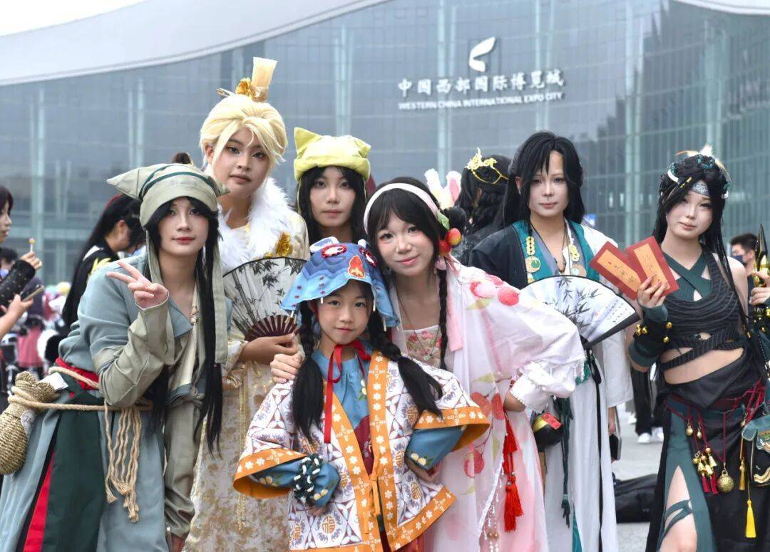 “超级黄金周”收官：“我到成都不是来旅游，而是短暂地生活”