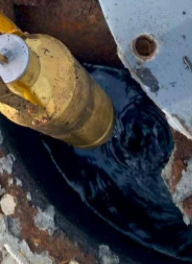 武汉一国企花6000多万买的沥青“变身”空罐和水？官方回应：已关注