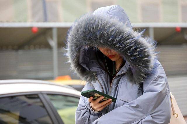 羽绒服里穿薄点才暖和!一个超简单的穿搭技巧,快收藏