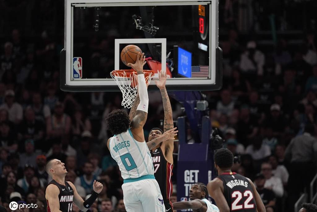 三球30+10+绝杀布里奇斯28+9 附加赛黄蜂加时胜热火