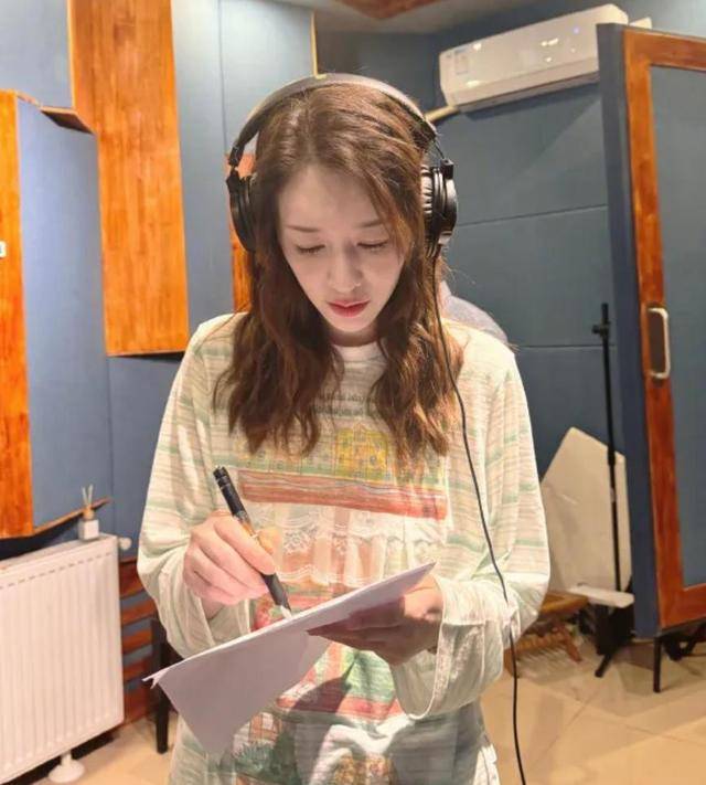 向太晒和李小冉通话视频，李小冉表示不知道自己唱歌那么难听